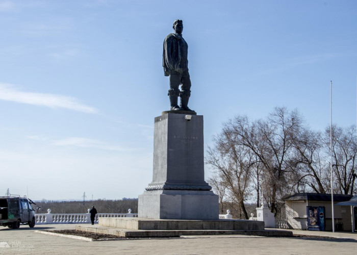 Памятник Валерию Чкалову. Фотография 1