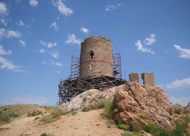Генуэзская крепость Чембало. Фотография 3