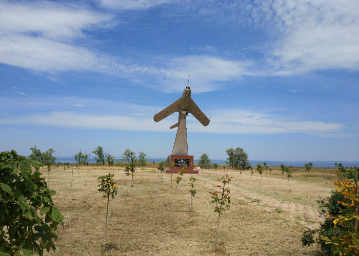 Памятник авиаторам Тамани. Фото 12