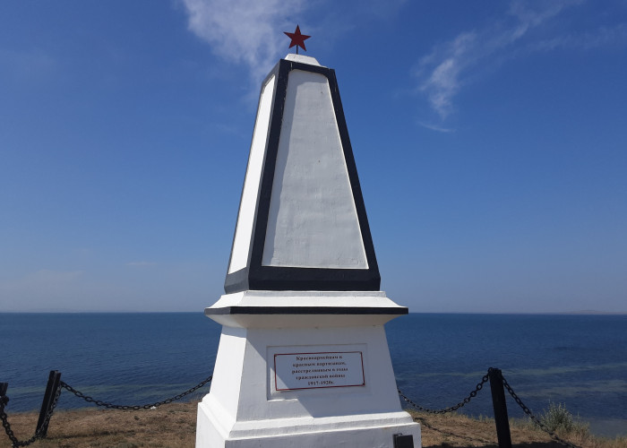 Памятник красноармейцам и красным партизанам. Фото 1