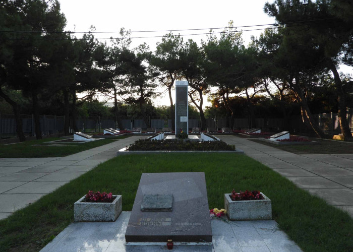 Братская могила советских войнов. Photo 3