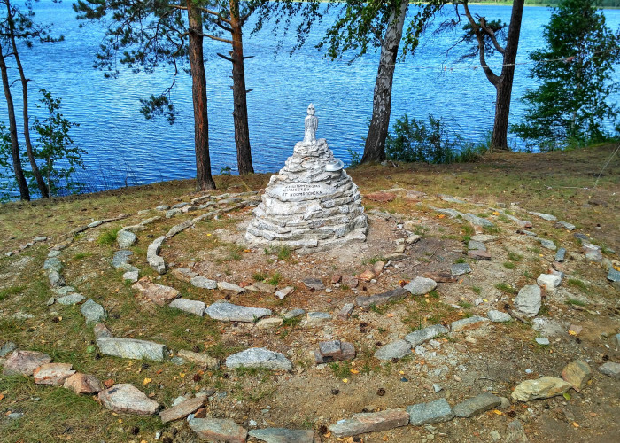 Памятник Кыштымскому карлику. Фото 1