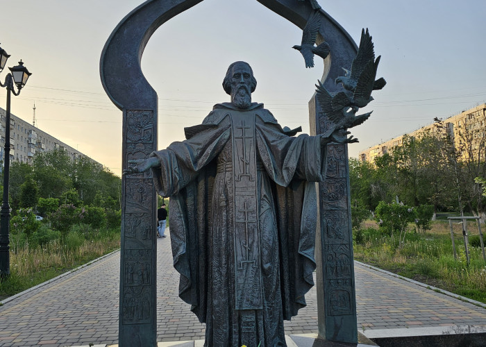 Памятник Сергию Радонежскому (Оренбург). Фото 1