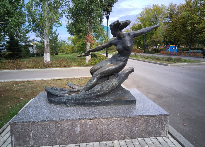 Скульптура Водная лыжница (Самара). Фото 1