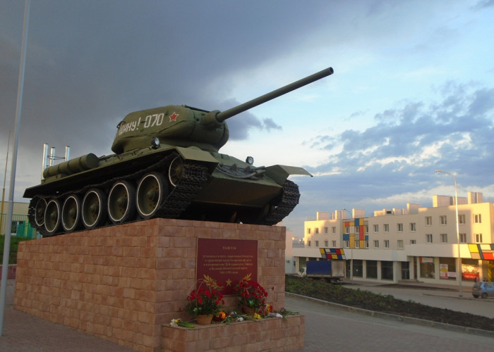 Памятник танку Т-34-85 (Самара). Фото 1