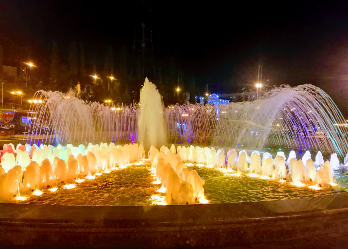 Фонтан на площади Салавата Юлаева. Фото 1