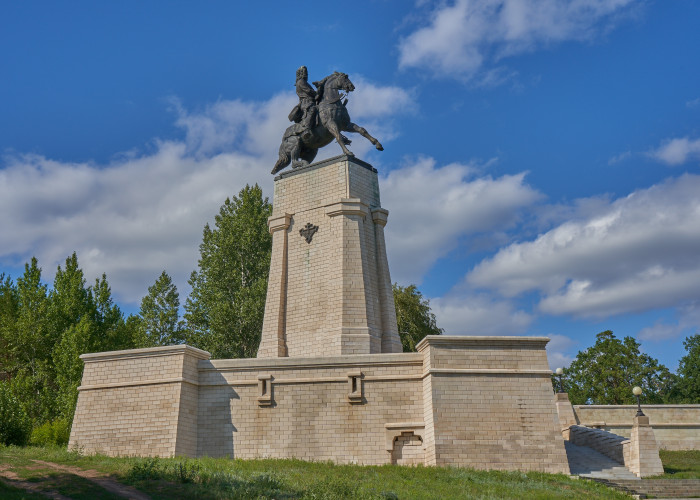Памятник Татищеву. Фото 1