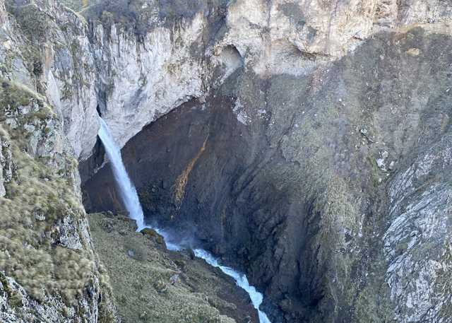 Водопад Кызыл Су. Photo 1