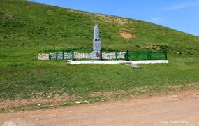 Obelisk to those killed at the front