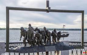 Sculpture Barge Haulers on the Volga