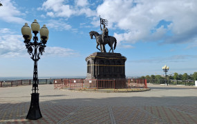 Памятник князю Владимиру и святителю Федору