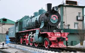 Steam locomotive-monument Su-211-85 "Leninets"