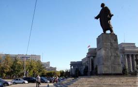 Monument to V. Lenin (House of Soviets, Orenburg)