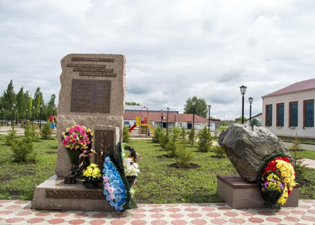 Аллея Славы в селе Октябрьское. Фотография 4