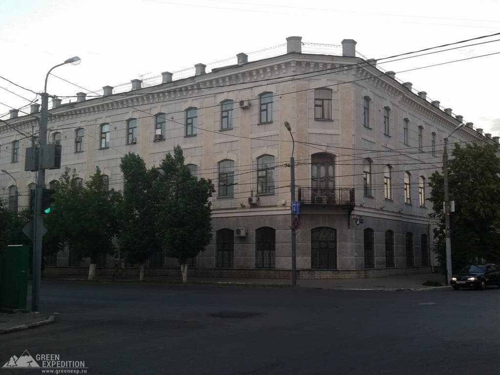 American hotel building — photo 1