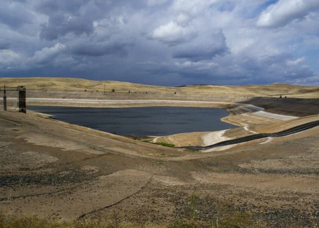 Бетонное озеро. Фотография 7