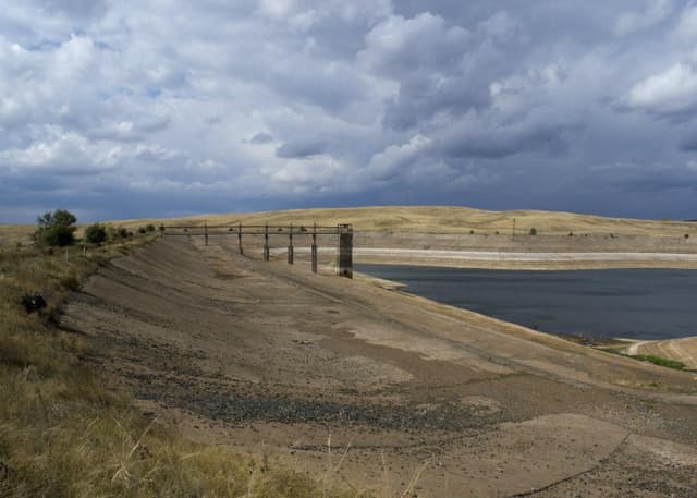 Бетонное озеро. Фотография 10