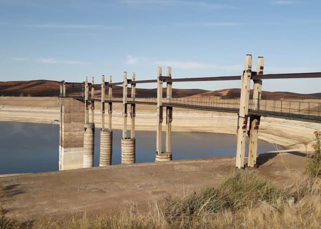 Бетонное озеро. Фотография 2