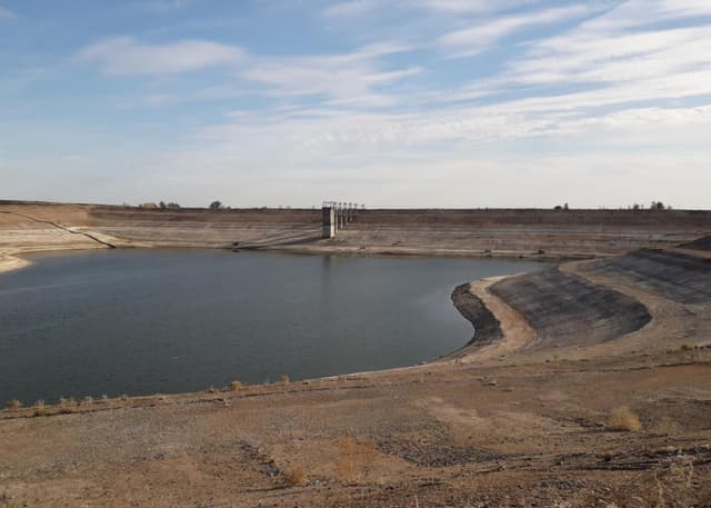 Бетонное озеро. Фотография 3