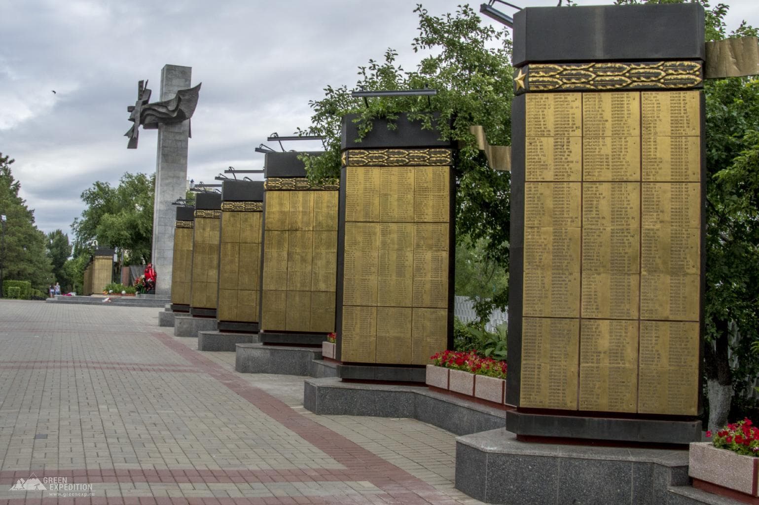 Вечный огонь и мемориал Победы (Оренбург) — фотография 2