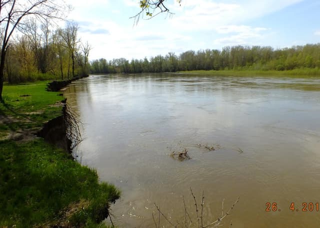 Кемпинг на берегу реки. Фотография 1