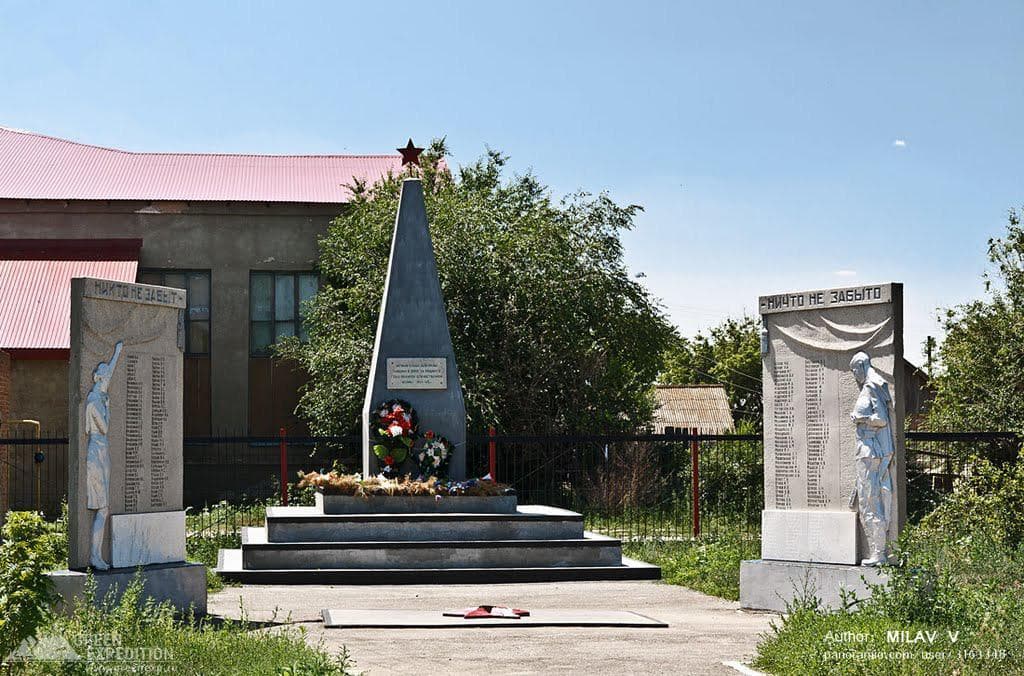 Обелиск участникам ВОВ — фотография 1