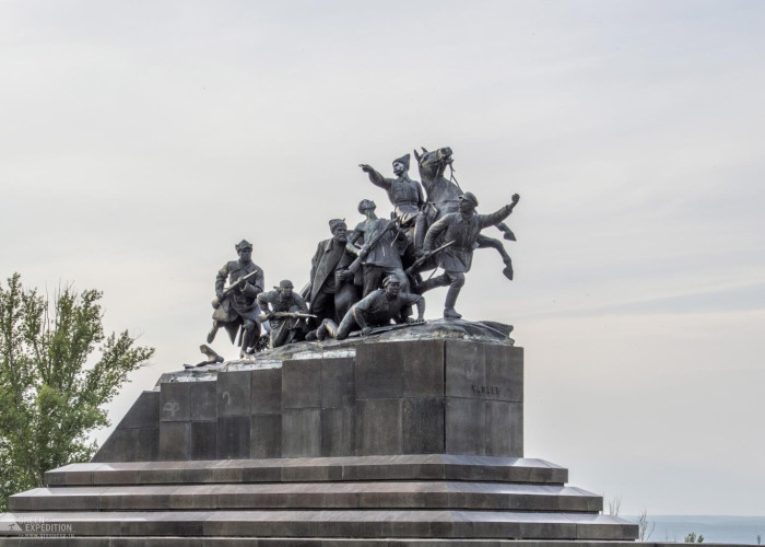 Памятник Василию Чапаеву. Фотография 1