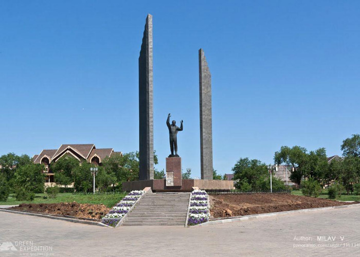 Памятник Гагарину (Оренбург). Фотография 1