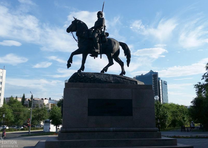 Памятник Оренбургскому казачеству. Фотография 2