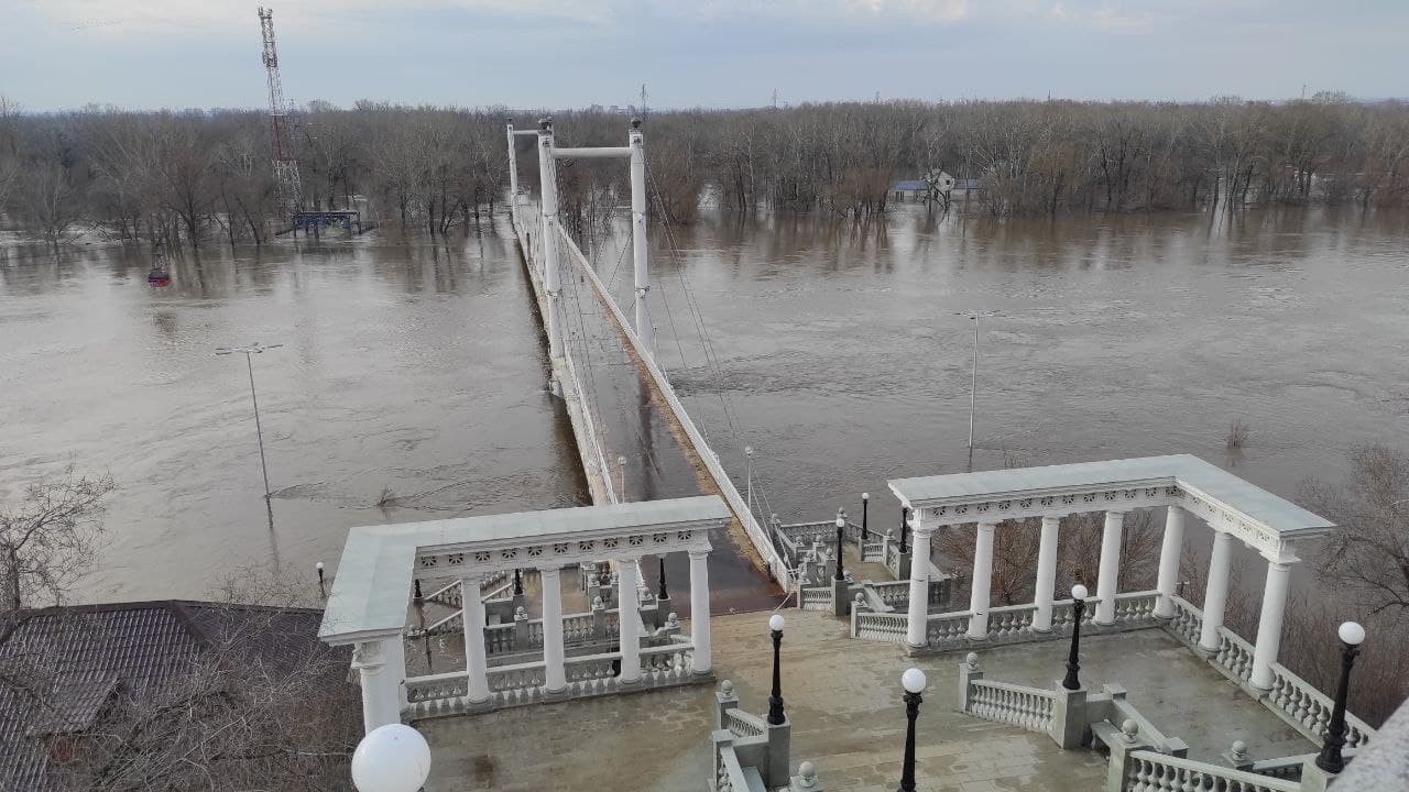 Pedestrian Bridge over the Ural (Orenburg) — photo 1