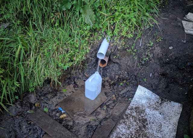 Родник на жёлтой горе. Фотография 26