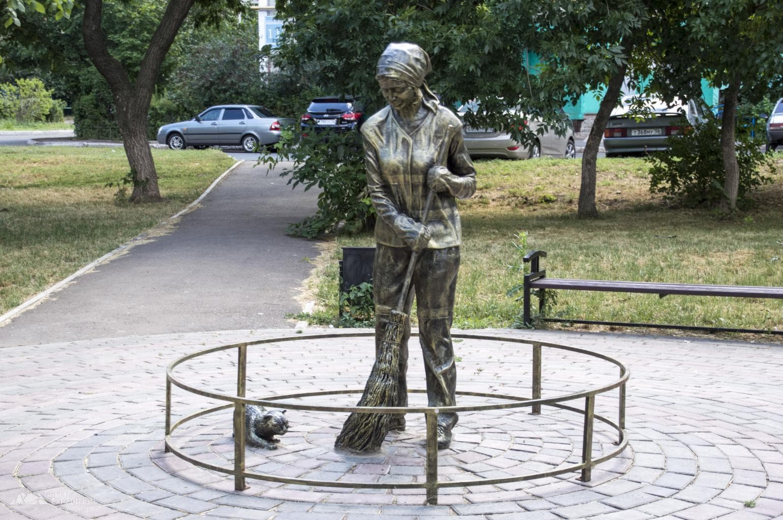 Monument to the Janitor (Orenburg) — photo 1