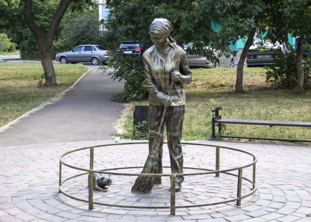 Памятник дворнику (Оренбург). Фотография 1