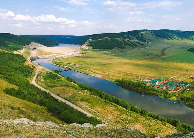 Юмагузинская гидроэлектростанция. Фотография 1