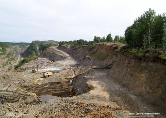 Тайгинский графитовый карьер. Фотография 4