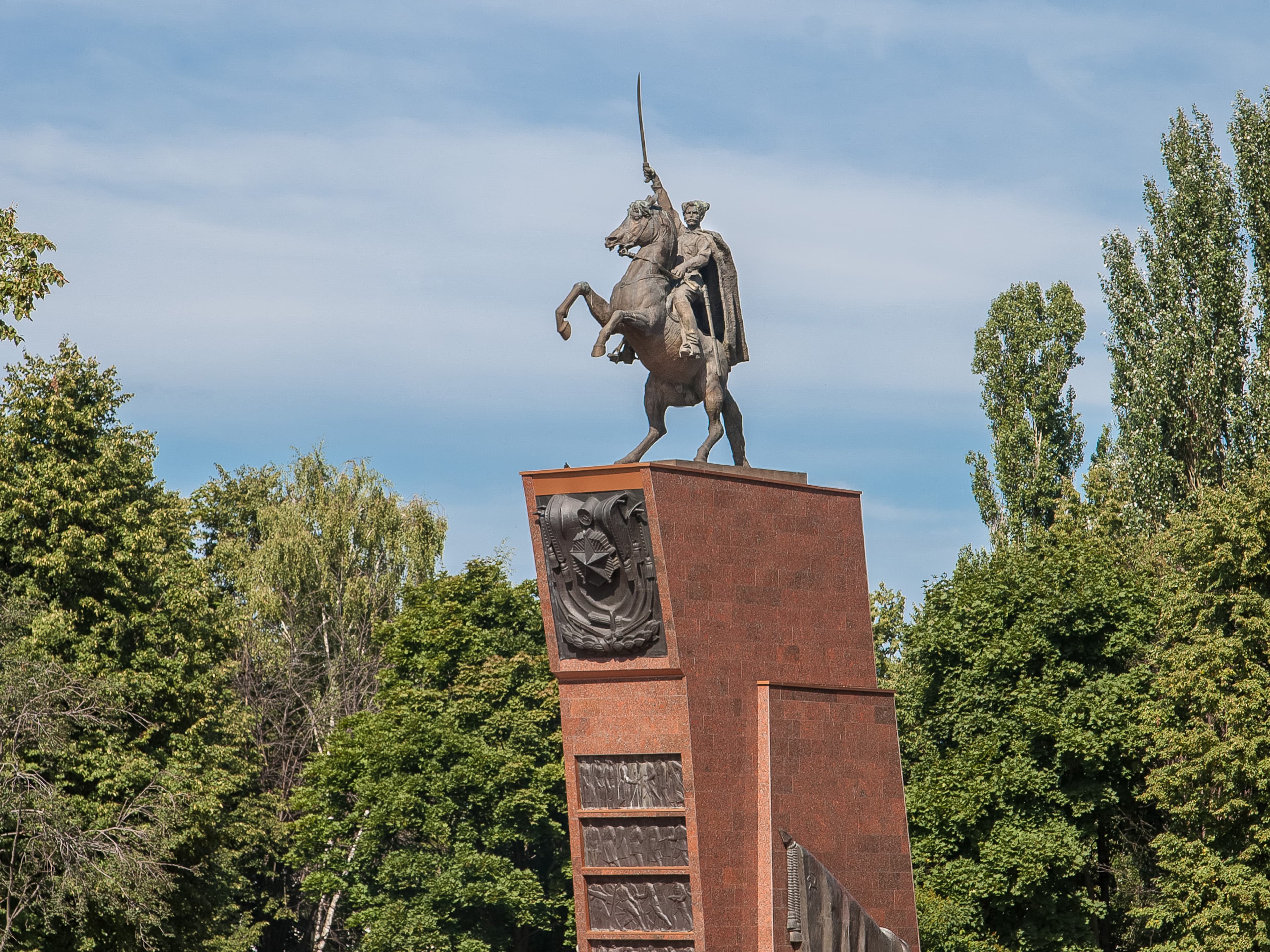Памятник Василию Чапаеву (Чебоксары) — фотография 1