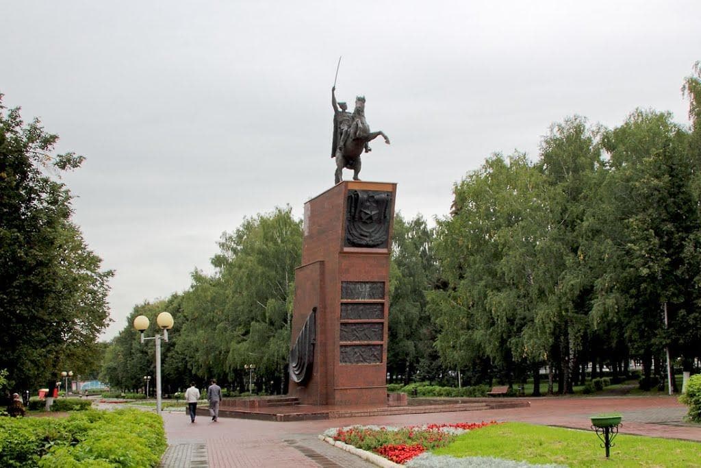 Памятник Василию Чапаеву (Чебоксары) — фотография 3