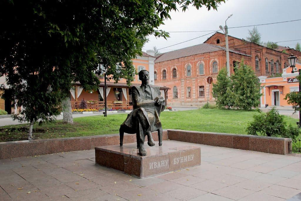 Памятник И. А. Бунину (Елец) — photo 1