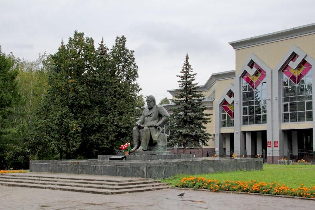 Памятник Яковлеву Чебоксары — photo 1