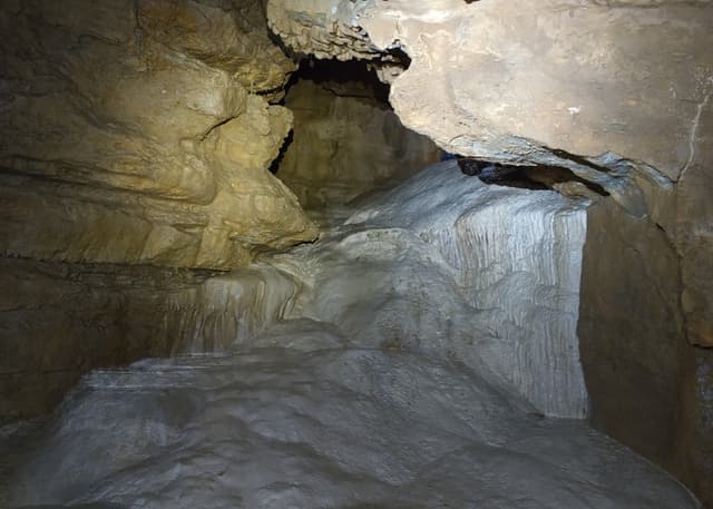 Киндерлинская Пещера (30-летия Победы). Фотография 8