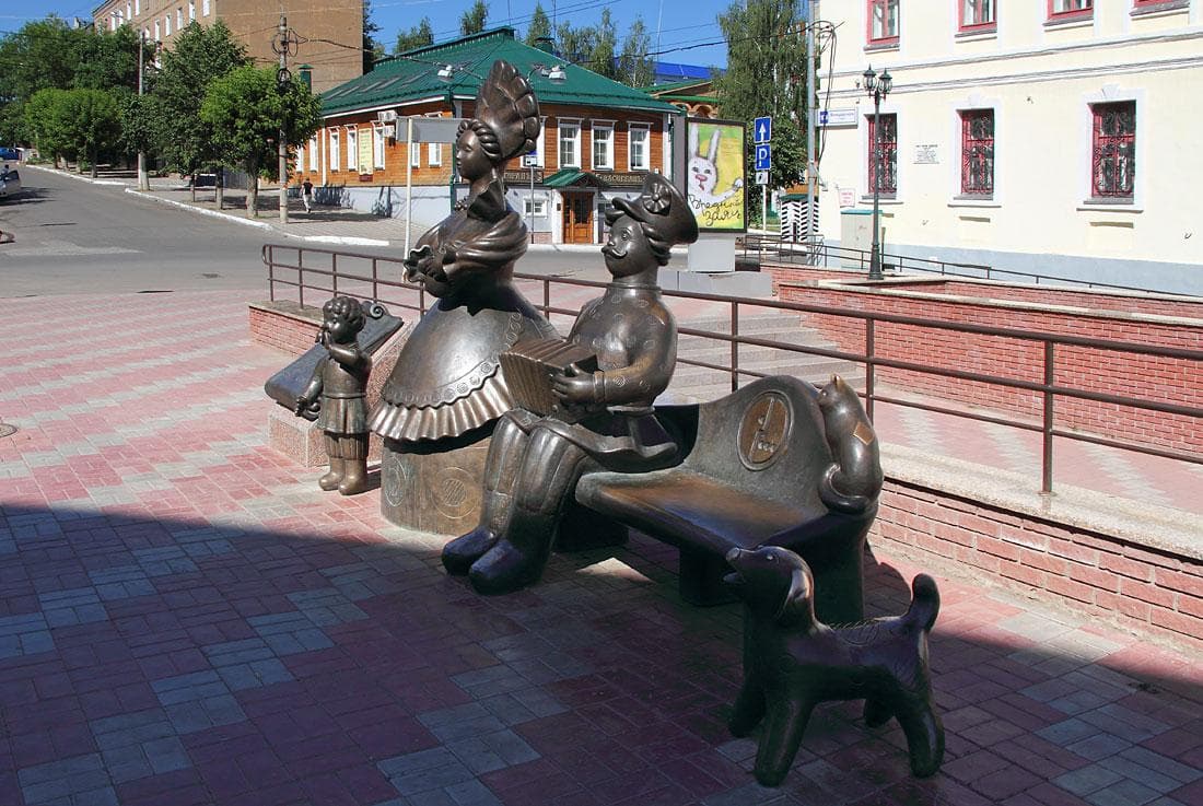 Памятник Дымковской игрушке — фотография 1