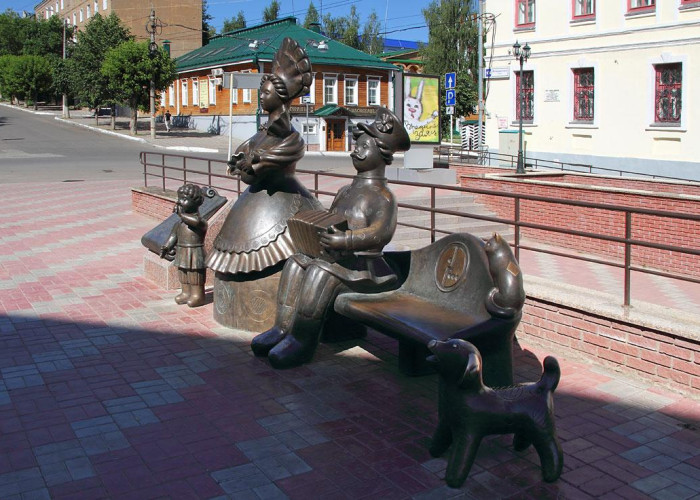Памятник Дымковской игрушке. Фотография 1