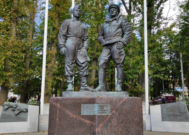 Летчикам и Техникам Авиационного Полка "Нормандия-Неман". Фотография 1