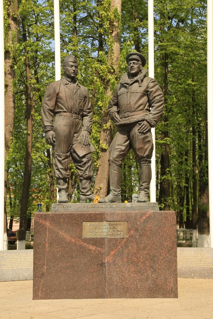 Летчикам и Техникам Авиационного Полка "Нормандия-Неман" — фотография 4