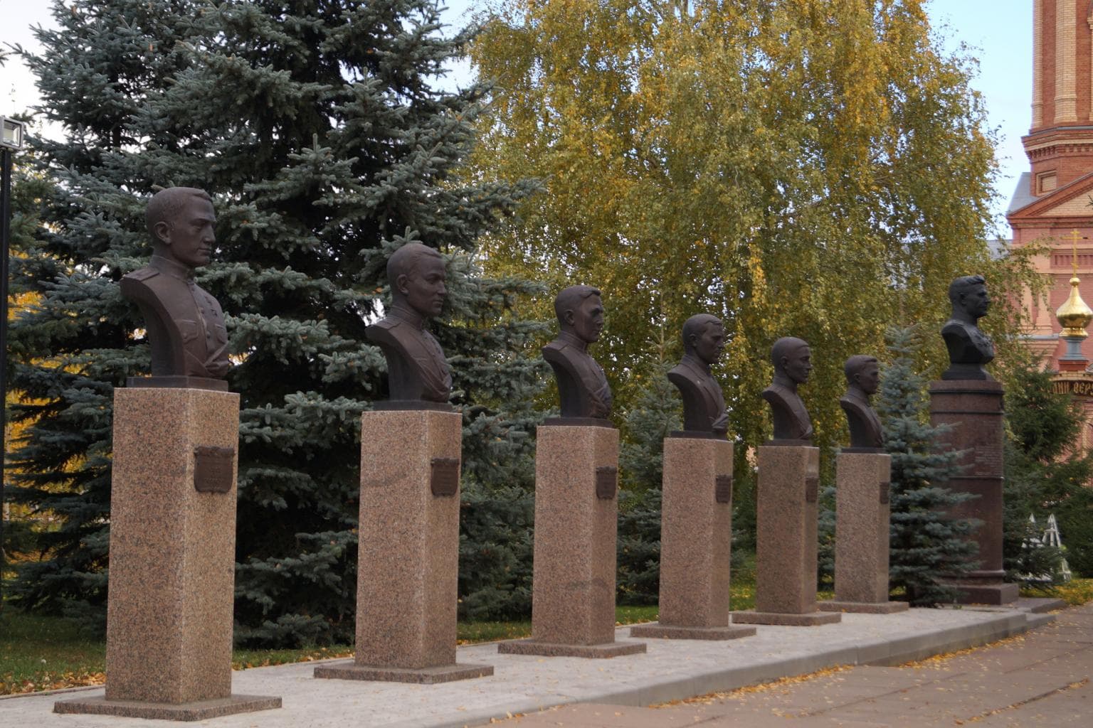 Аллея героев (Шарлык) — фотография 6