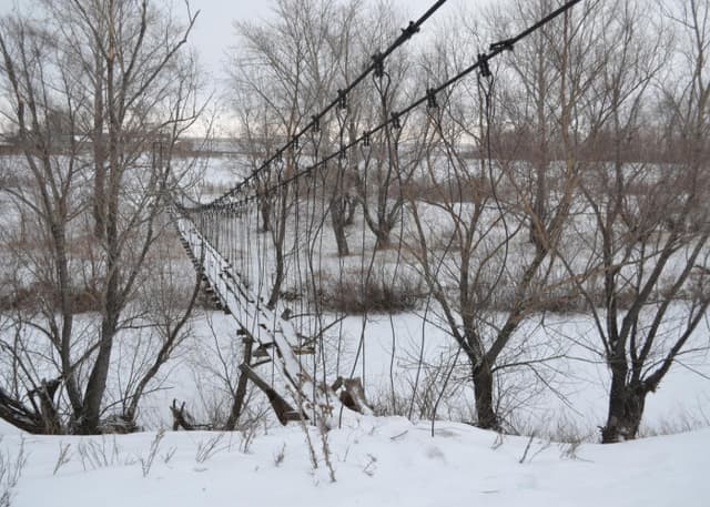 Подвесной мост на р. Донгуз.. Фотография 1