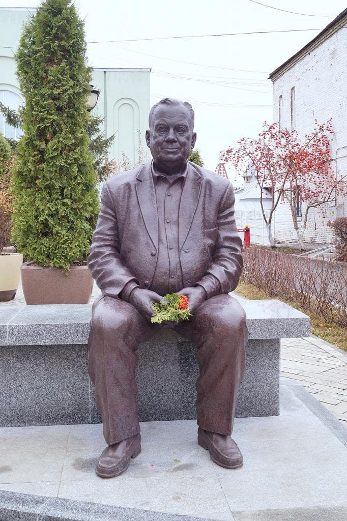 Памятник Эльдару Рязанову — photo 5