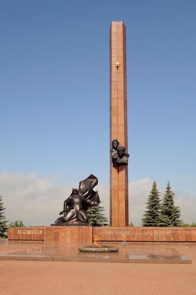 Памятник А. Матросову и М. Губайдуллину (Уфа) — фотография 3
