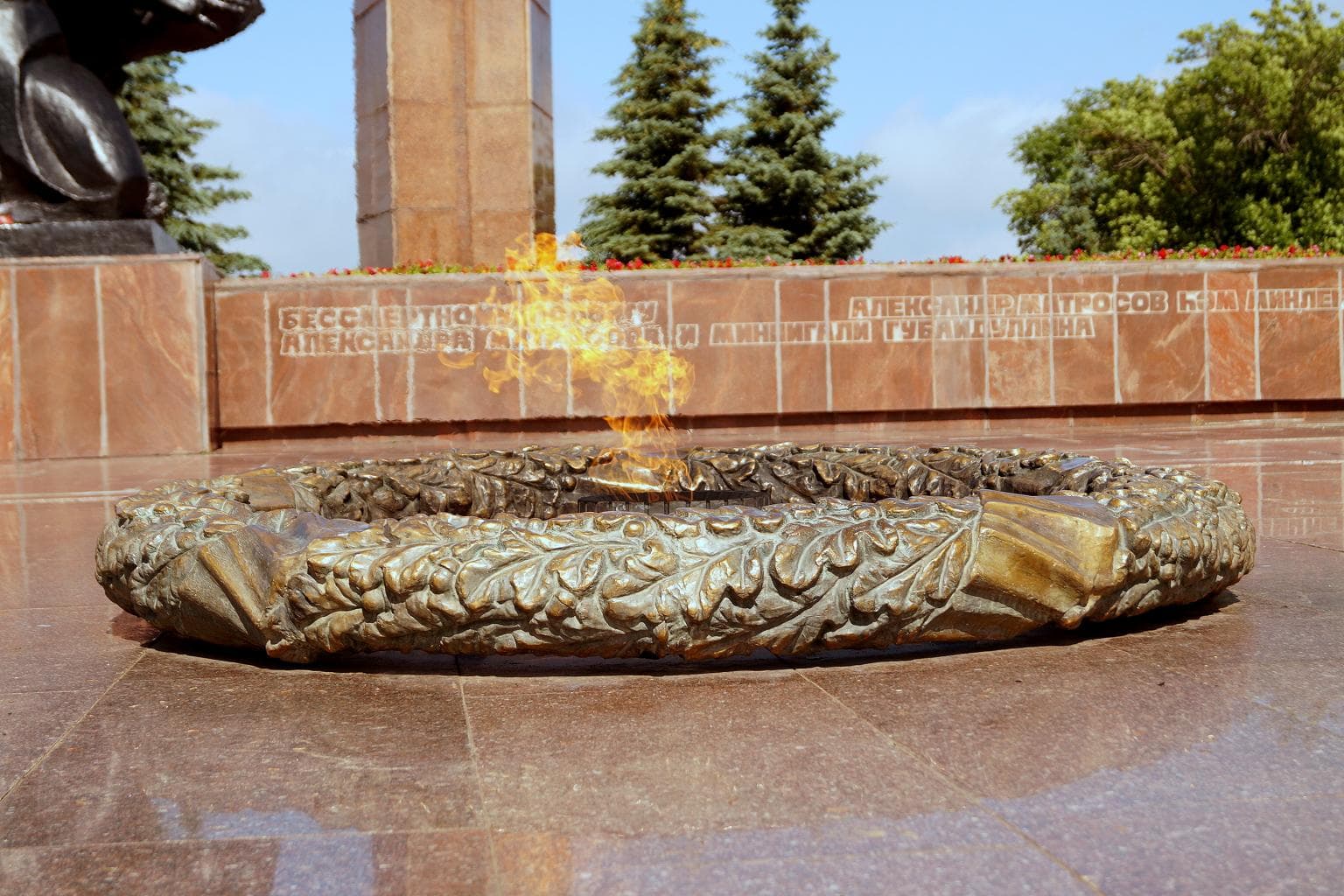 Памятник А. Матросову и М. Губайдуллину (Уфа) — фотография 1