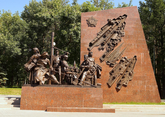Памятник труженикам тыла. Фотография 6